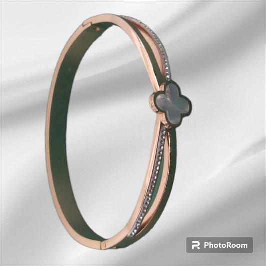 Clover Charm Bracelets – Rose Gold with Mother-of-Pearl